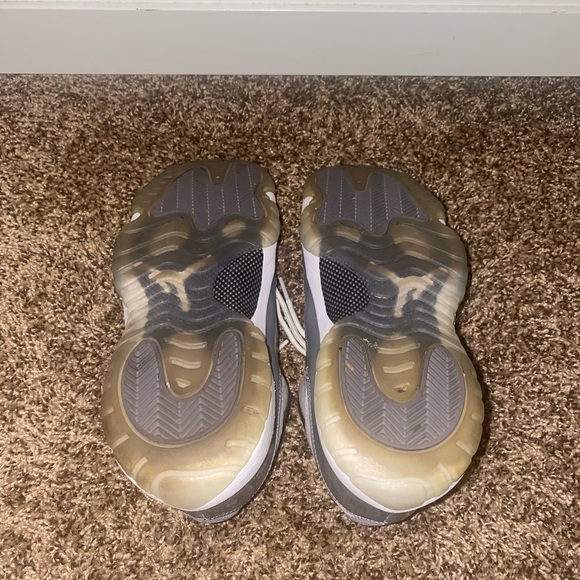 Jordan 11 Cool Grey low sz 6.5 gs - Picture 5 of 5